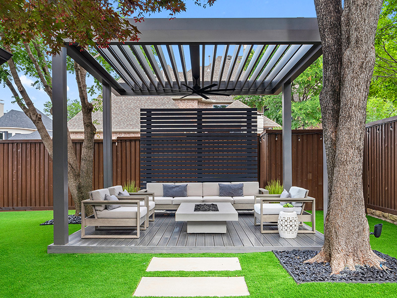 Standalone motorized louvered roof in Texas - Model R-Blade by Azenco