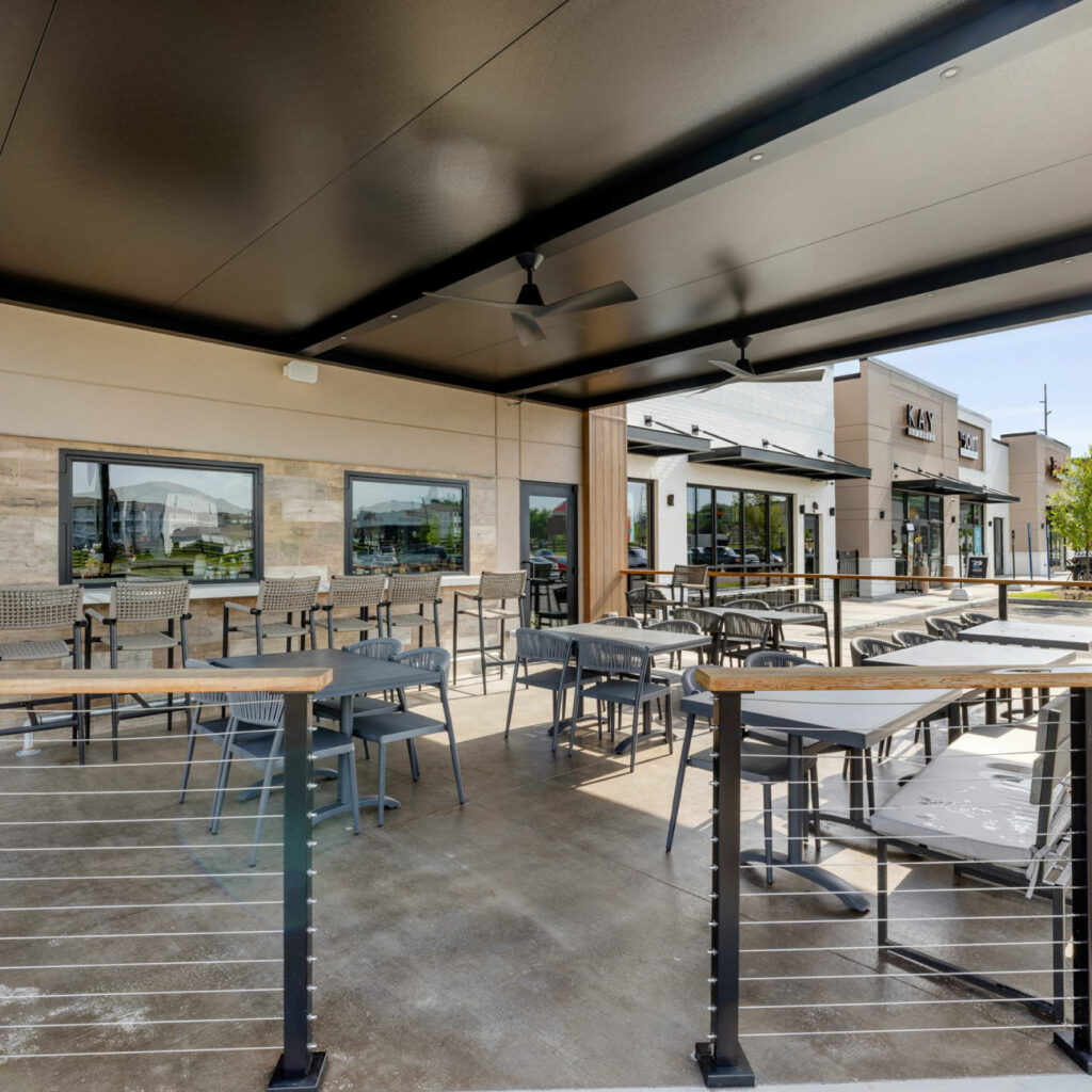 covered commercial terrace for a restaurant in Texas - Model R-Shade insulated roof pergola by Azenco Outdoor