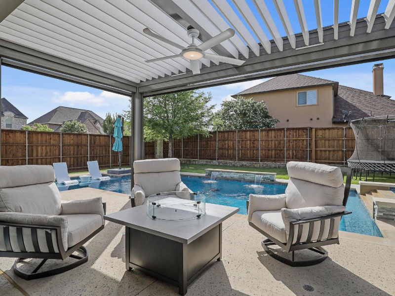 Automated louvered roof pergola in a residential backyard in Texas - Model R-Blade by Azenco