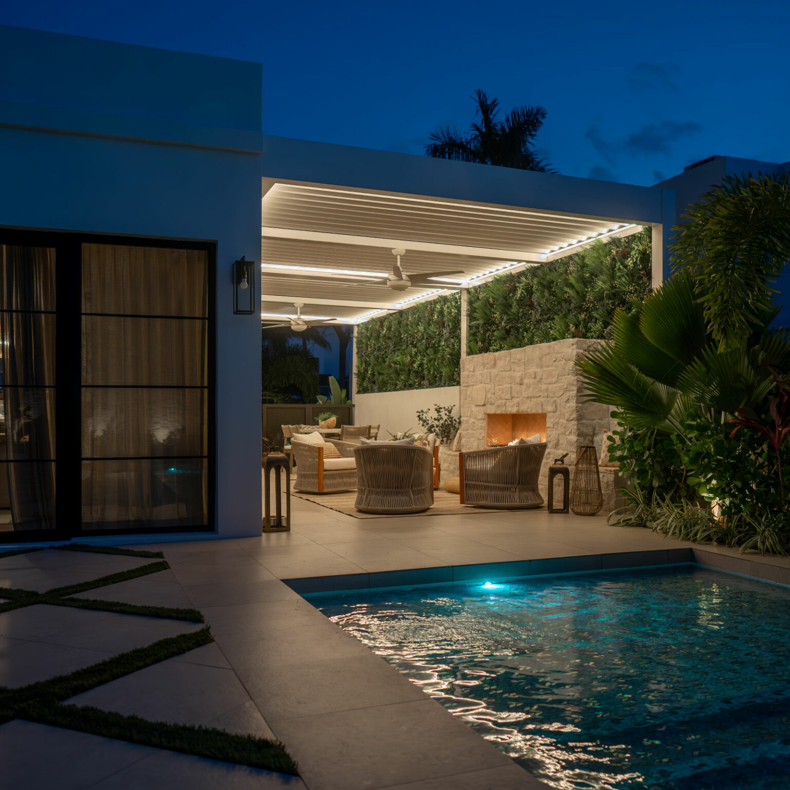 Comparing Pergolas: Louvered vs.Insulated | Azenco Outdoor, TX